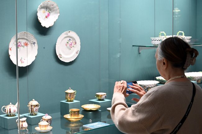 Эрмитаж, галерея Петра Великого, фарфор