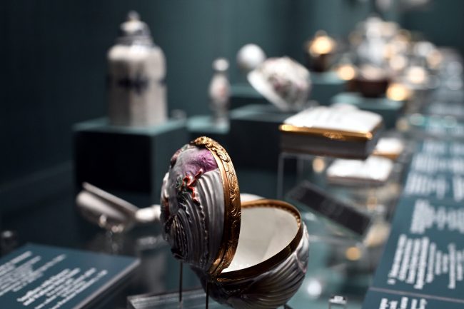 Эрмитаж, галерея Петра Великого, фарфор