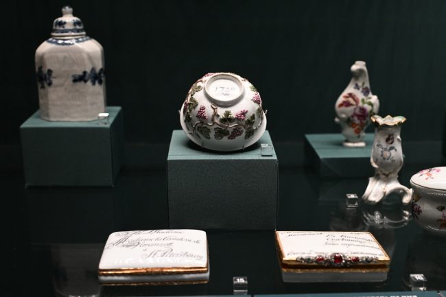 Эрмитаж, галерея Петра Великого, фарфор