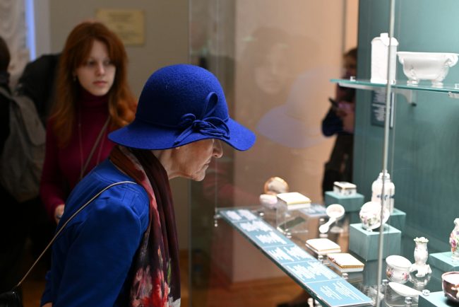 Эрмитаж, галерея Петра Великого, фарфор