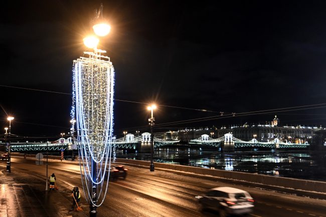 новогодние украшения, Университетская набережная, Дворцовый мост