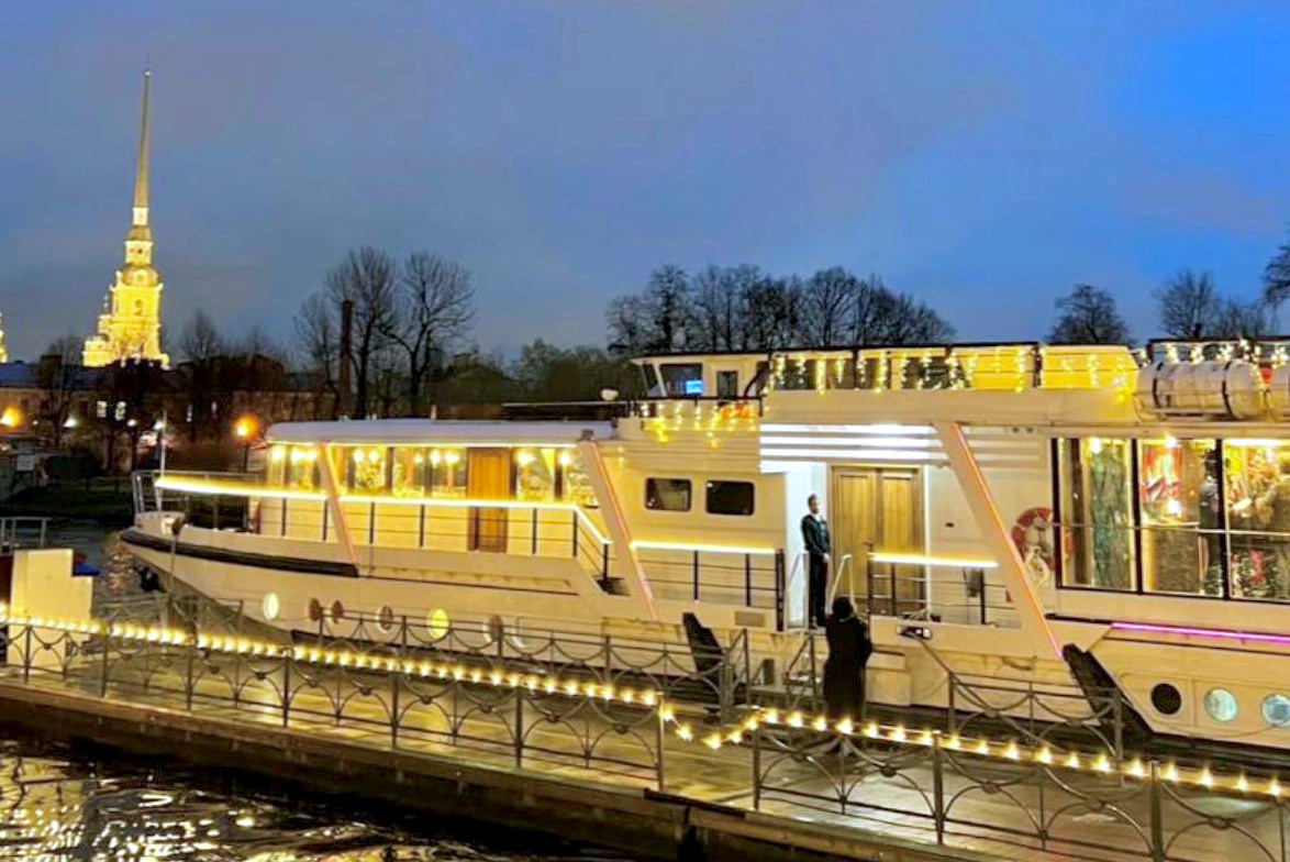 прогулочное судно ледового класса