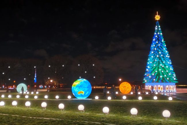 новогодние украшения, стрелка Васильевского острова