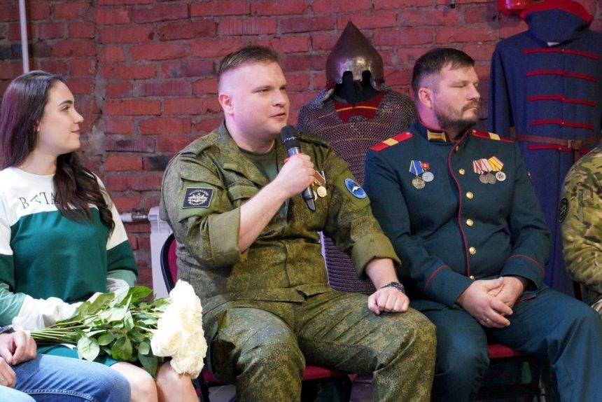 Как в клубе «Патриот» участники СВО общаются с юными парголовцами