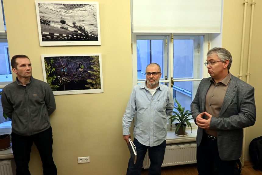 В Доме журналиста открылась большая выставка работ петербургских фотографов