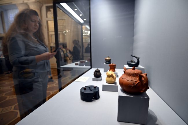 Эрмитаж, чайник, китайская керамика, выставка «Керамика Исина в собраниях Петербурга и Москвы»