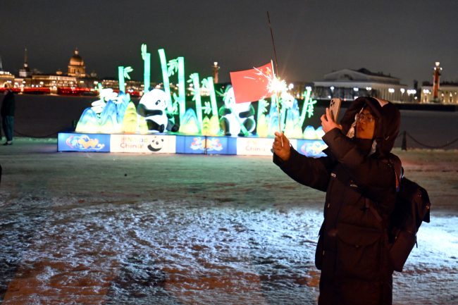световые инсталляции, восточный Новый год, новый год по лунному календарю