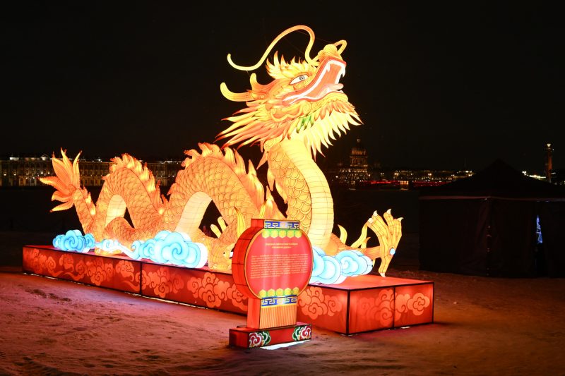 световые инсталляции, восточный Новый год, новый год по лунному календарю, год огненной лошади, дракон