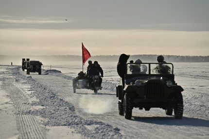 реконструкция автомобильного конвоя Дороги жизни, Ладожское озеро, Ленинградская область, ретроавтомобили