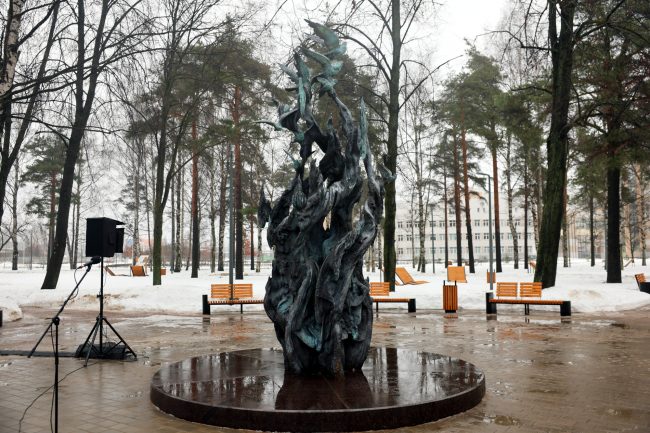 памятник жертвам пандемии коронавируса