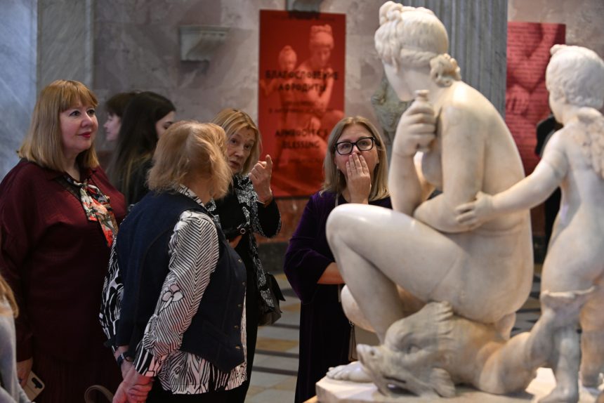 В Эрмитаже открывается античная выставка с ароматом фиалок