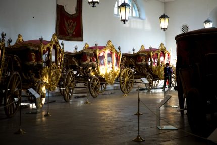 ГМЗ "Царское Село", экспозиция «Придворный экипаж в Царском Селе» в павильоне «Дежурная конюшня»