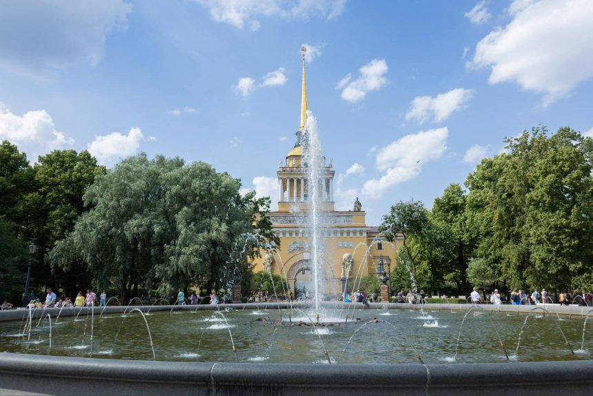 Заклинаем весну водой. В Петербурге начали работать фонтаны