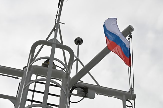 флаг России, траулер Капитан Юнак, судостроение, Адмиралтейские верфи