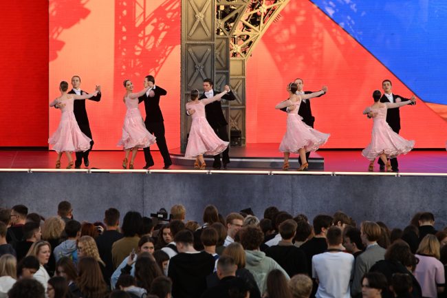 Алые паруса, выпускники, бальные танцы