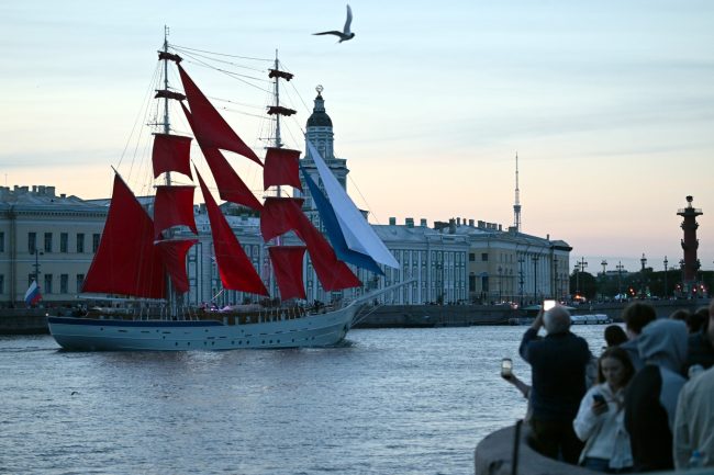 бриг "Россия", репетиция праздника "Алые паруса", парусник, Нева,