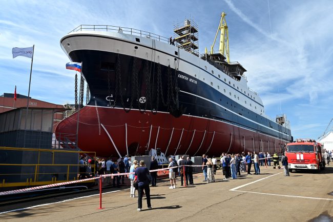 большой морозильный рыболовецкий траулер Капитан Ипатов, Адмиралтейские верфи, судостроение, спуск судна на воду