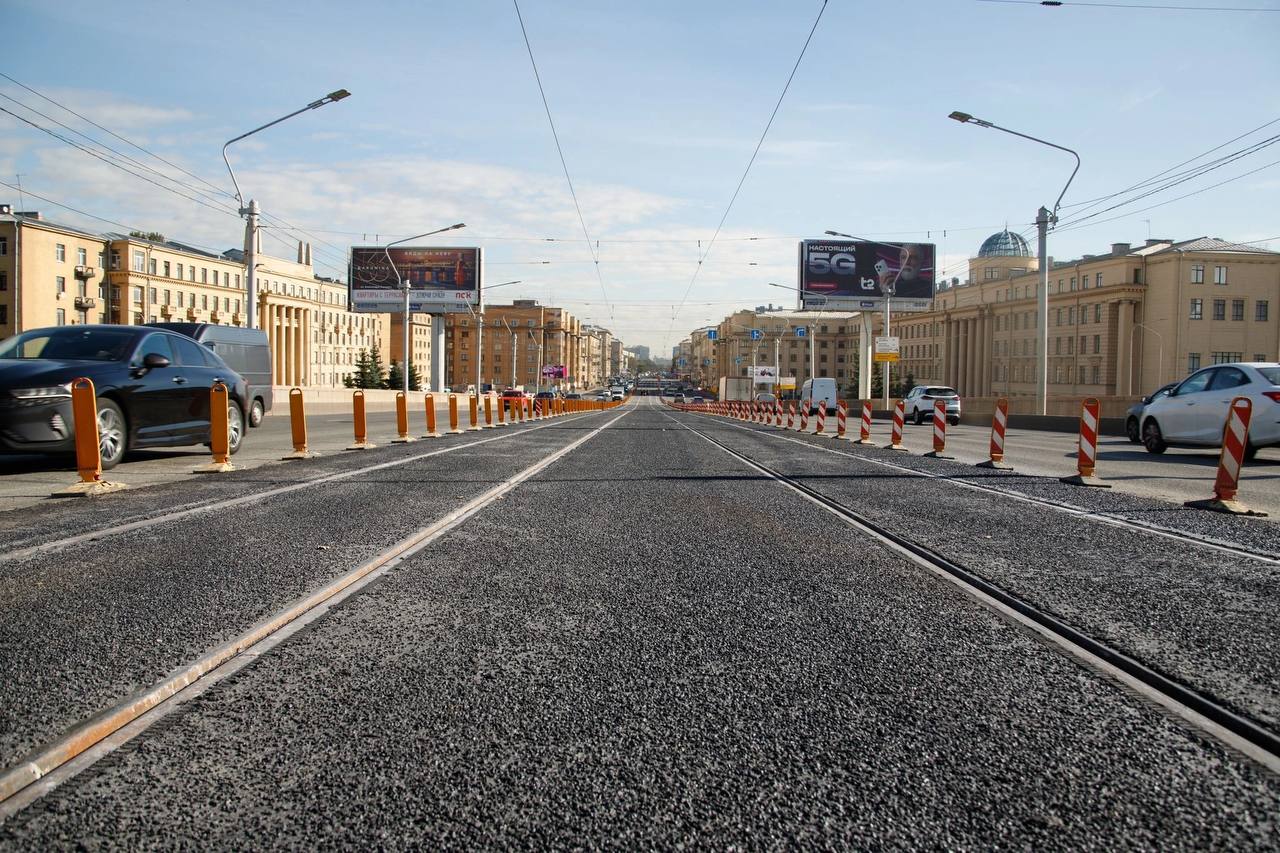 мост Александра Невского, трамвайные пути