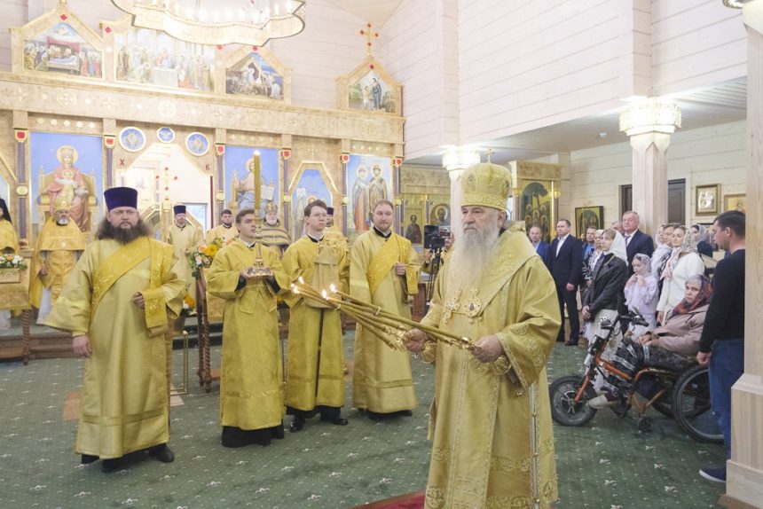 храм в Солнечном, митрополит Варсонофий