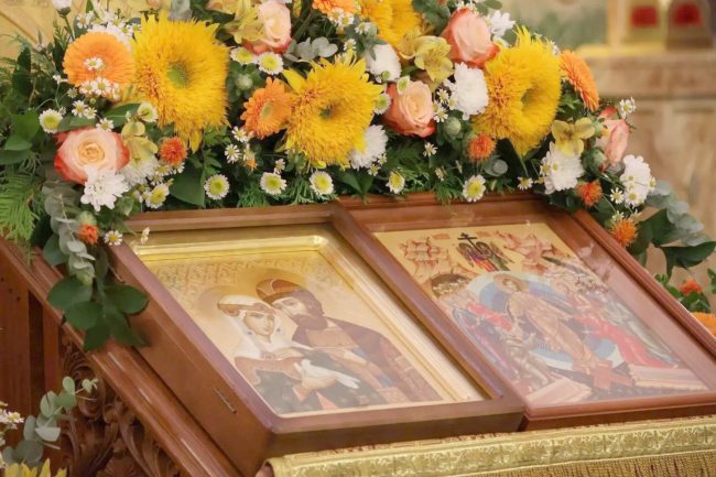 храм в Солнечном, иконы